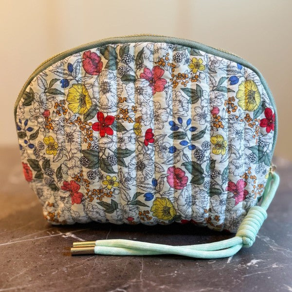 Vintage-Inspired Quilted Floral Cosmetic Case – Cu - FamilyClothes