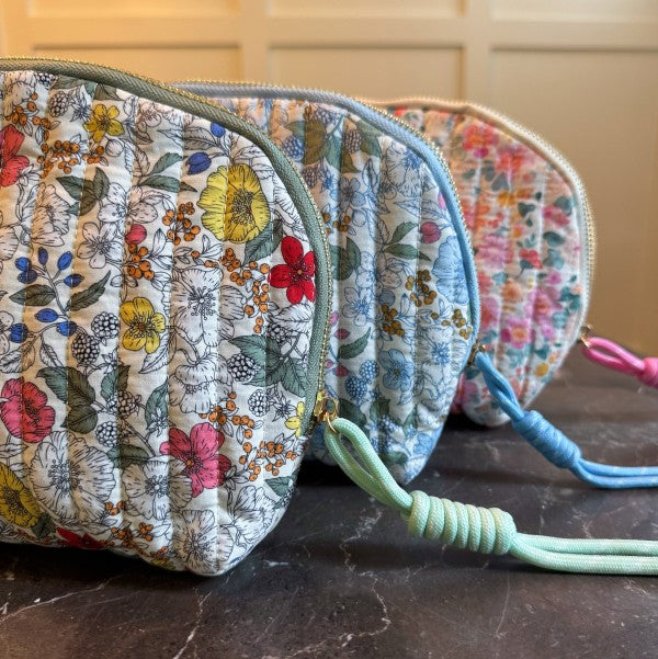 Vintage-Inspired Quilted Floral Cosmetic Case – Cu - FamilyClothes