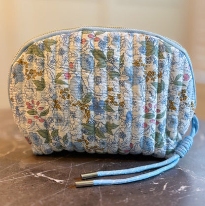 Vintage-Inspired Quilted Floral Cosmetic Case – Cu - FamilyClothes