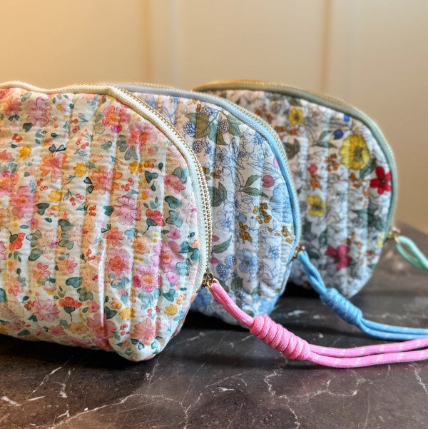 Vintage-Inspired Quilted Floral Cosmetic Case – Cu - FamilyClothes