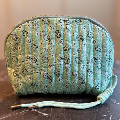 Quilted Paisley Cosmetic Case – Soft Curve Makeup - FamilyClothes
